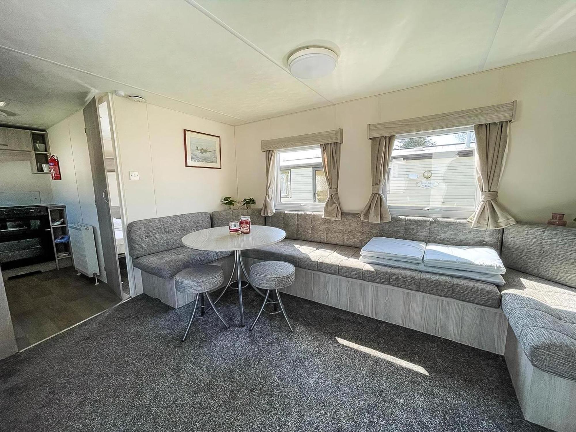 Gorgeous Caravan With Decking In Breydon Water Holiday Park, Ref 10081B Belton with Browston Exterior foto